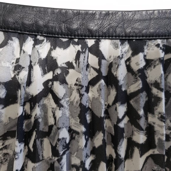 Black white & Grey Pleated Skirt - Picture 3 of 4